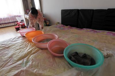 申扎楼上漏水，住户失联，小区没物管，业主维权难！律师来支招……